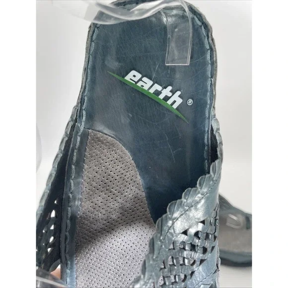 Earth Green Salsa Midnight Blue Women's Sandal Size 9.5M Perforated Leather - Picture 7 of 11